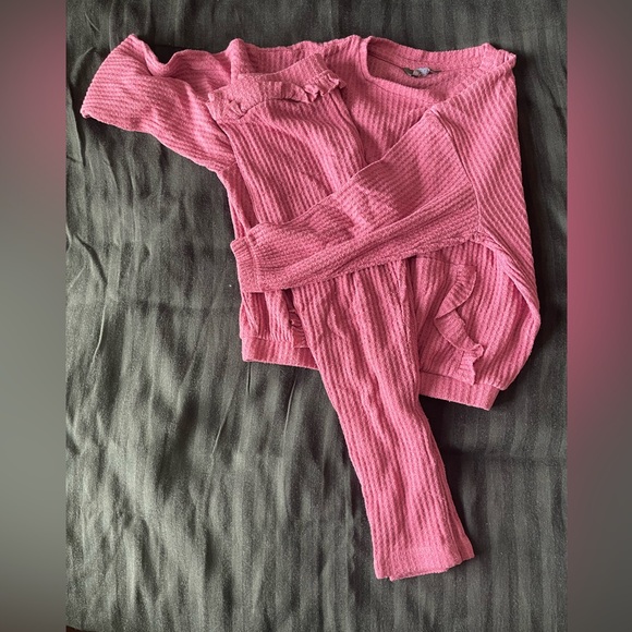 Like New! Girls sweatshirts and sweatpants. Size 6/7 - Picture 4 of 7